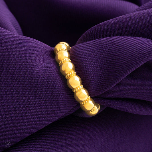 This 21K yellow gold Bahraini round ring has a bead design. The design is elegant and simple, perfect for everyday wear or layering with other rings. best arabic ring in dubai