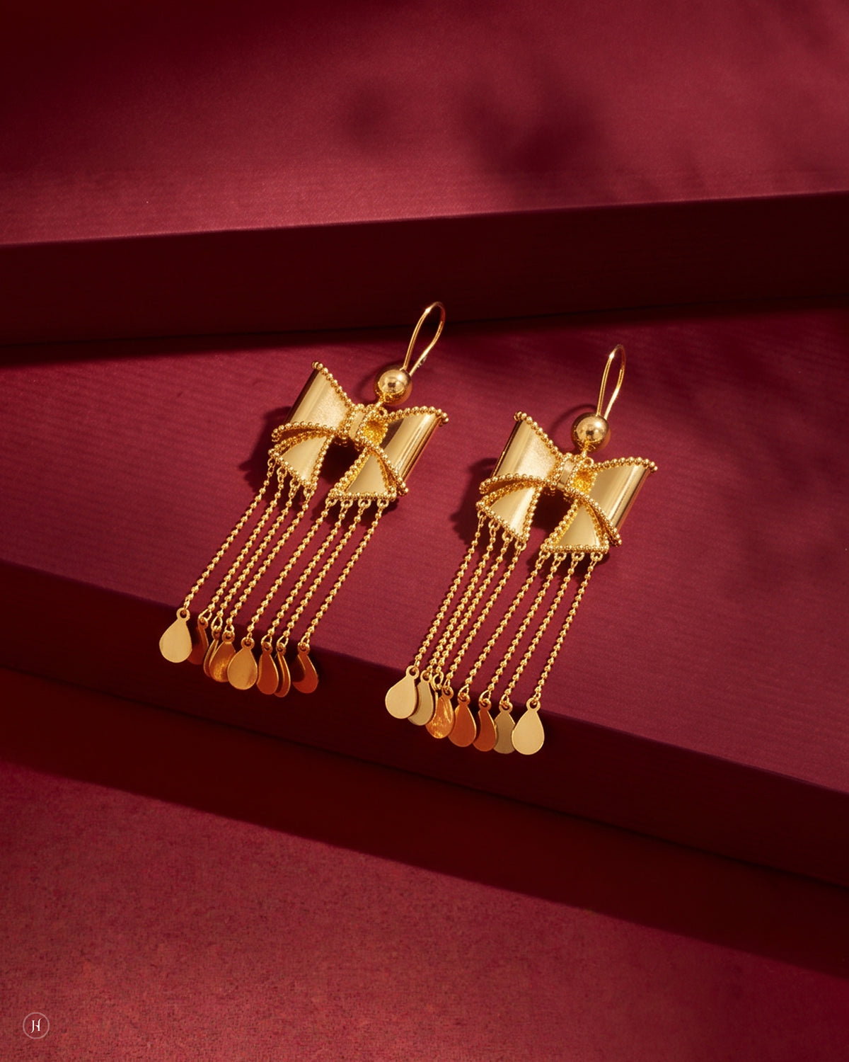 21K yellow gold Bahraini bow tassel drop earrings matching the necklace set, for Emirati and Khaleeji women, J.H. by Priyansh Jewellery, Dubai, UAE.