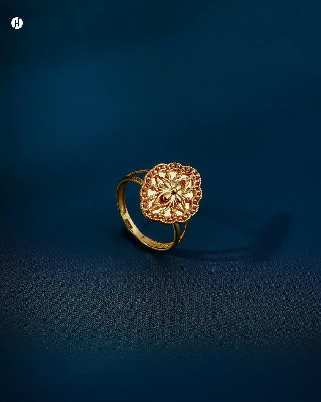 21K yellow gold Bahraini floral medallion ring matching the necklace set, for Emirati and Khaleeji women, J.H. Jewellers, Shop No. 13/14, Block No. 8, New Central Market, Sharjah, UAE.
