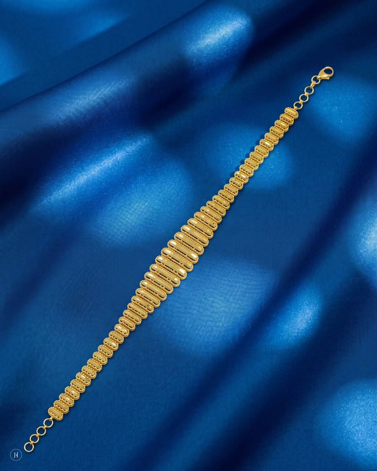 21K yellow gold Bahraini oval bar-link bracelet matching the necklace set, for Emirati and Khaleeji women, J.H. by Priyansh Jewellery, Dubai, UAE.