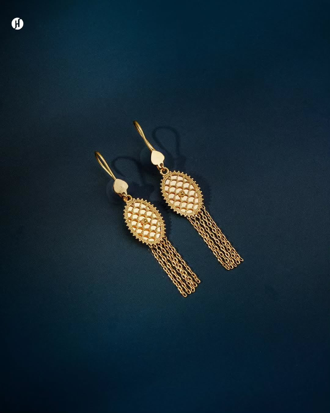 21K yellow gold Bahraini oval medallion tassel drop earrings matching the necklace set, for Emirati and Khaleeji women, J.H. Jewellers, Shop No. 13/14, Block No. 8, New Central Market, Sharjah, UAE.