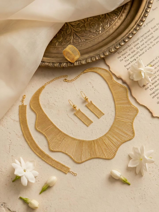 21K yellow gold Bahraini pleated wave collar necklace set with drop earrings, bracelet and ring — Emirati and Khaleeji bridal jewellery, Dubai, UAE.