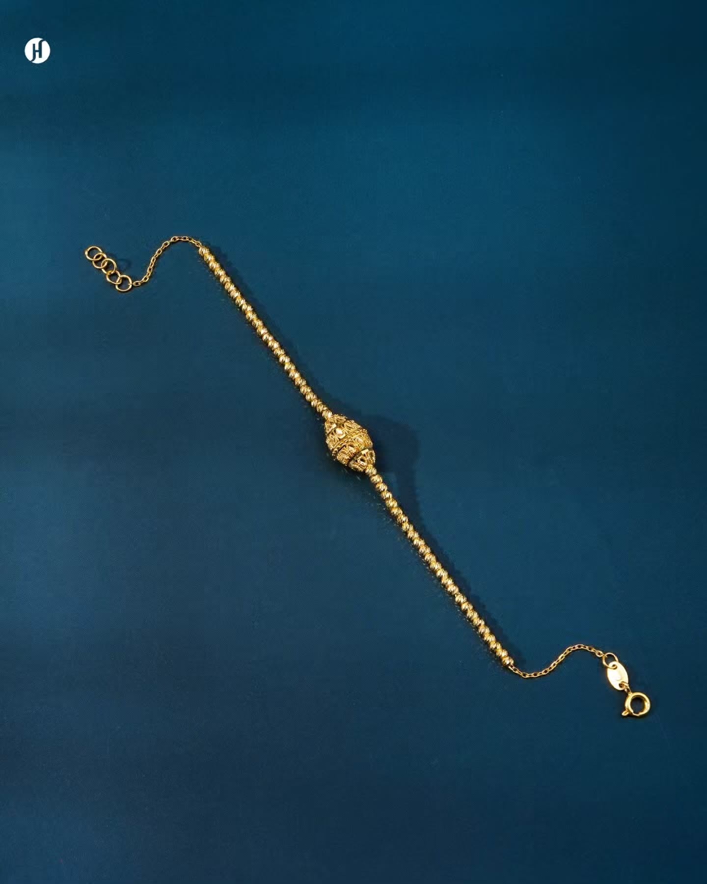21K yellow gold Bahraini textured oval bead bracelet matching the long chain set, for Emirati and Khaleeji women, J.H. Jewellers, Shop No. 13/14, Block No. 8, New Central Market, Sharjah, UAE.