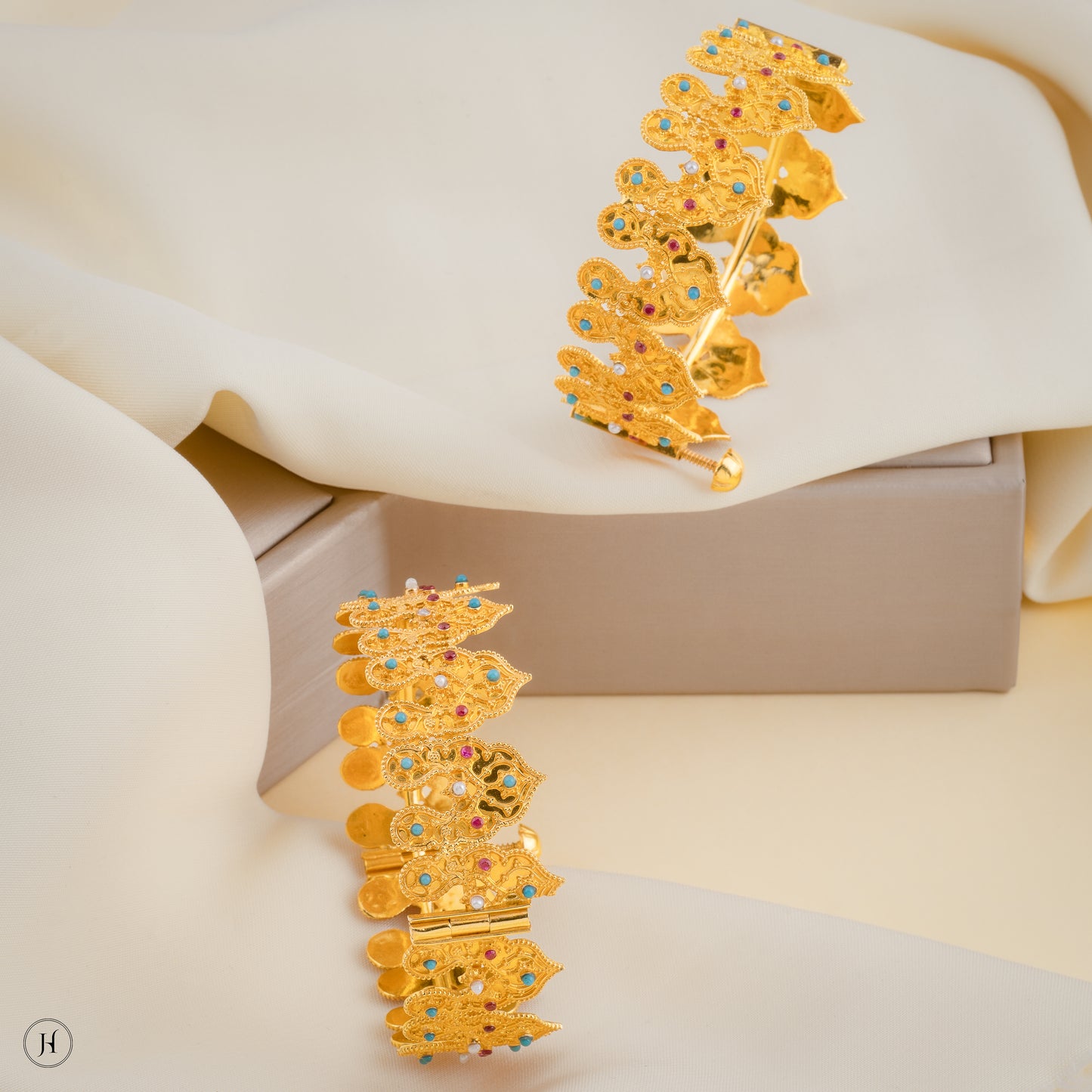 21k Yellow Gold Bahraini Crown Bangle