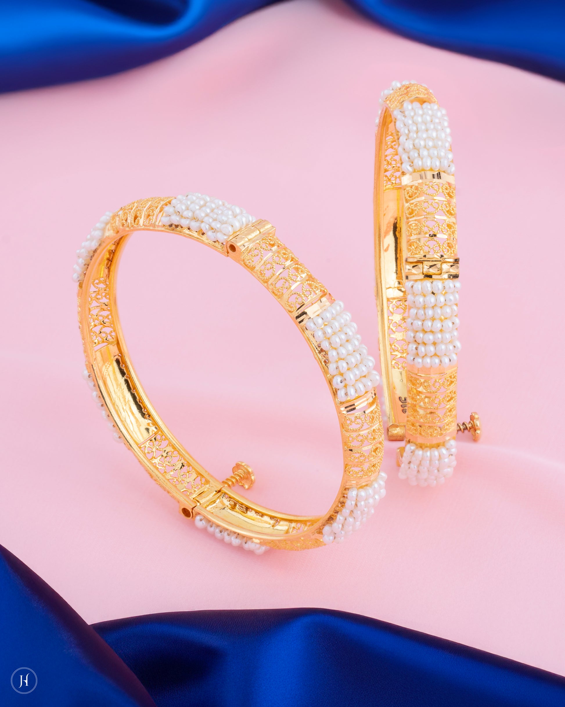 21k Yellow Gold Bahraini Pearl & Floral filgree Bangle