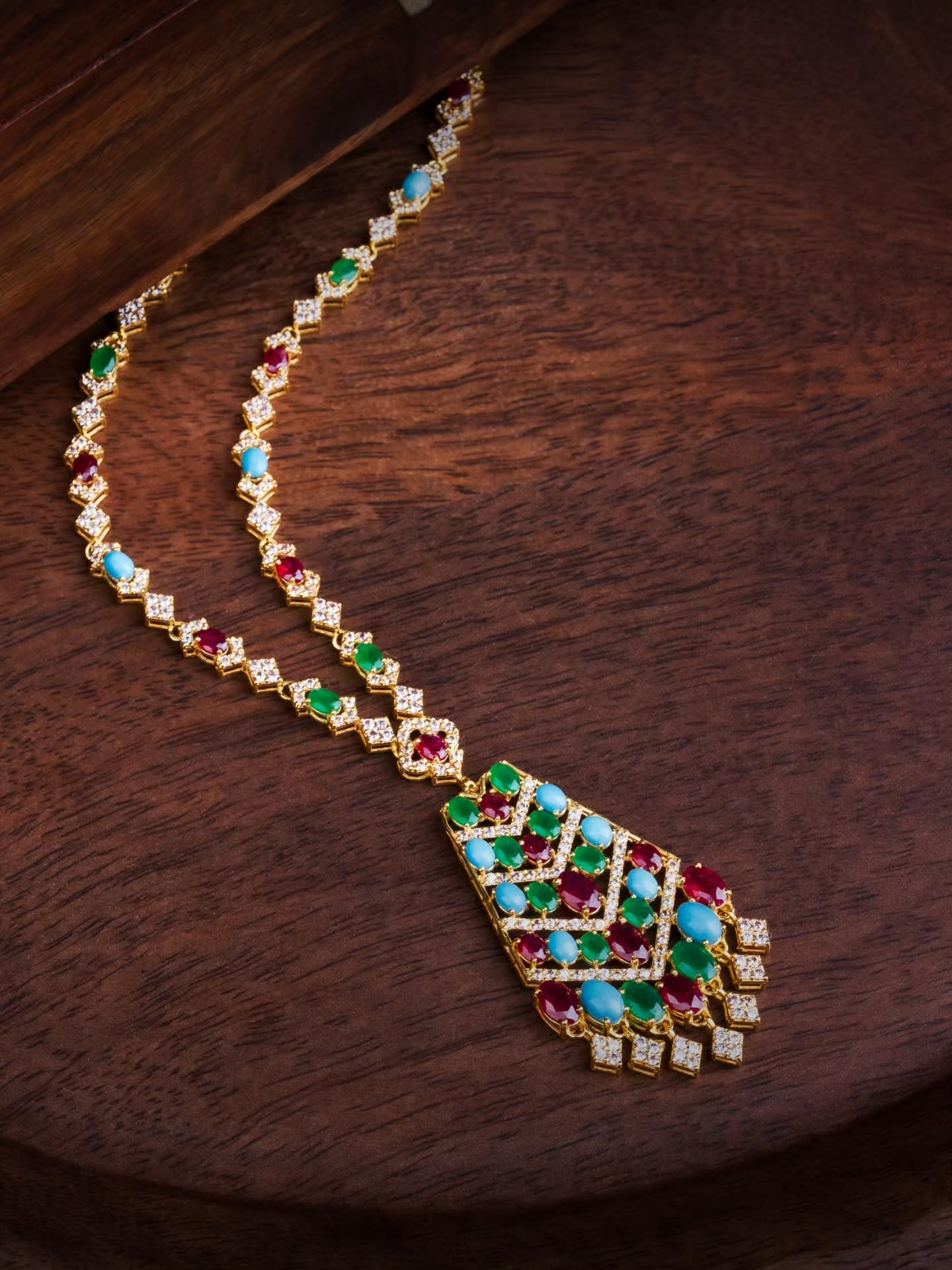 21karat Yellow Gold Bahraini Gemstone Waterfall Necklace for Khaleeji Women in Dubai