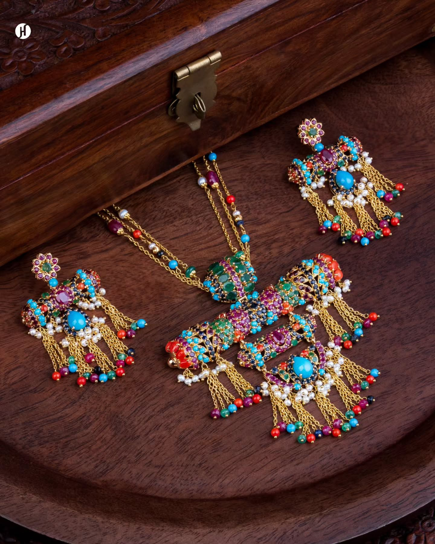 21kt Yellow Gold Bahraini Majestic Multicolored Gemstones Necklace Set