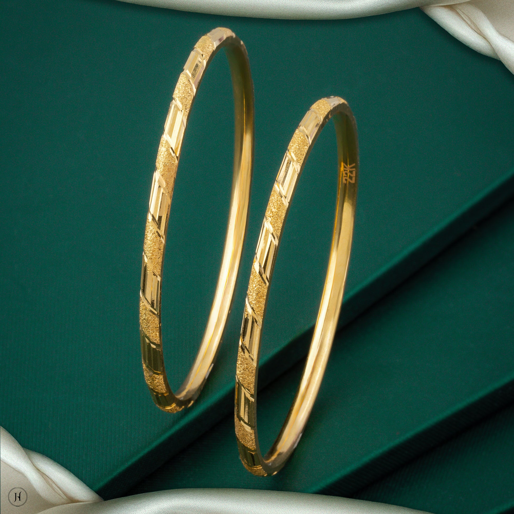 22K 916 Yellow Gold Classic Round Dual Textured Bangles | Explore our 22-karat gold bangle designs with the best prices