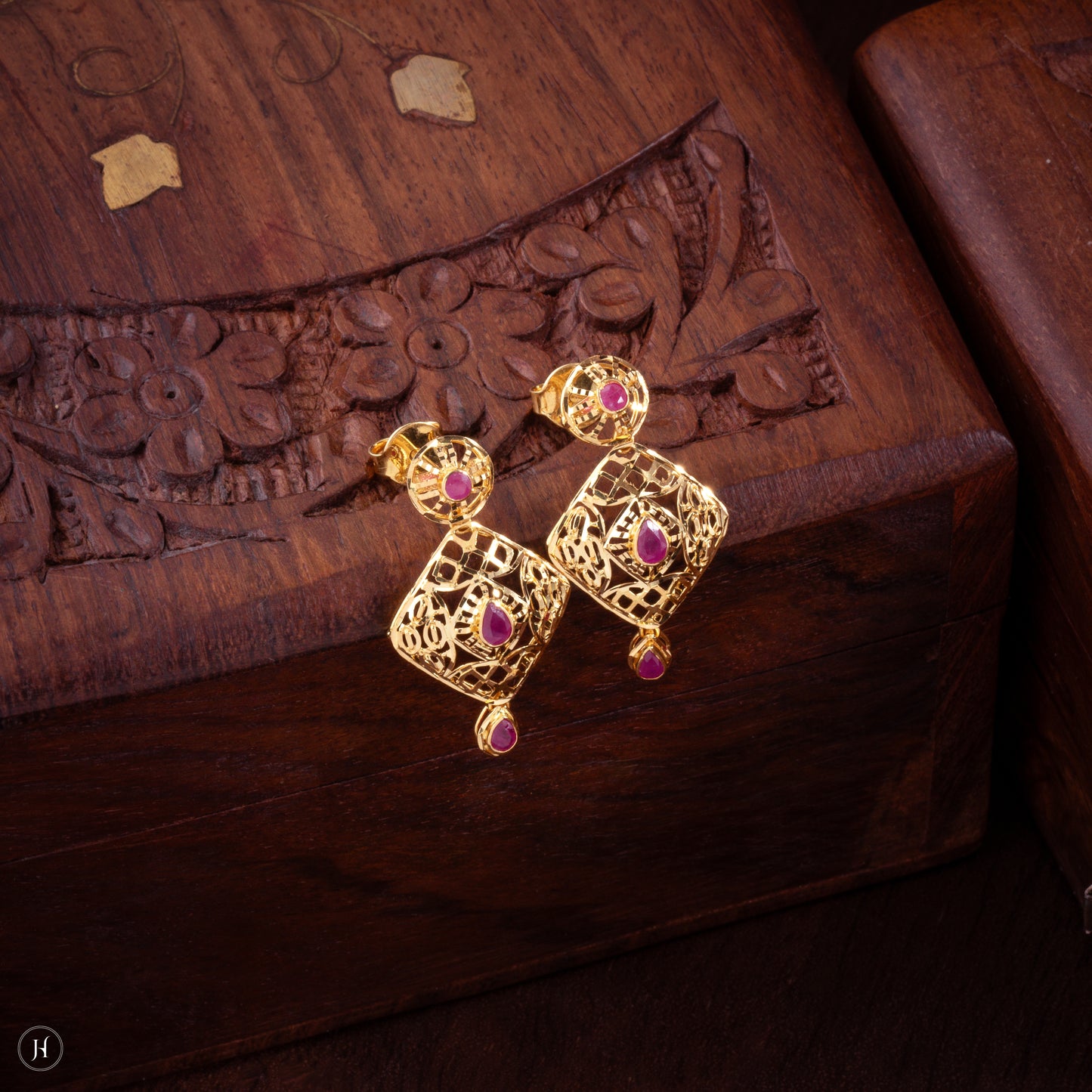 22K 916 Yellow Gold Hyderabadi Diamond-Shaped Gemstone bridal earrings
