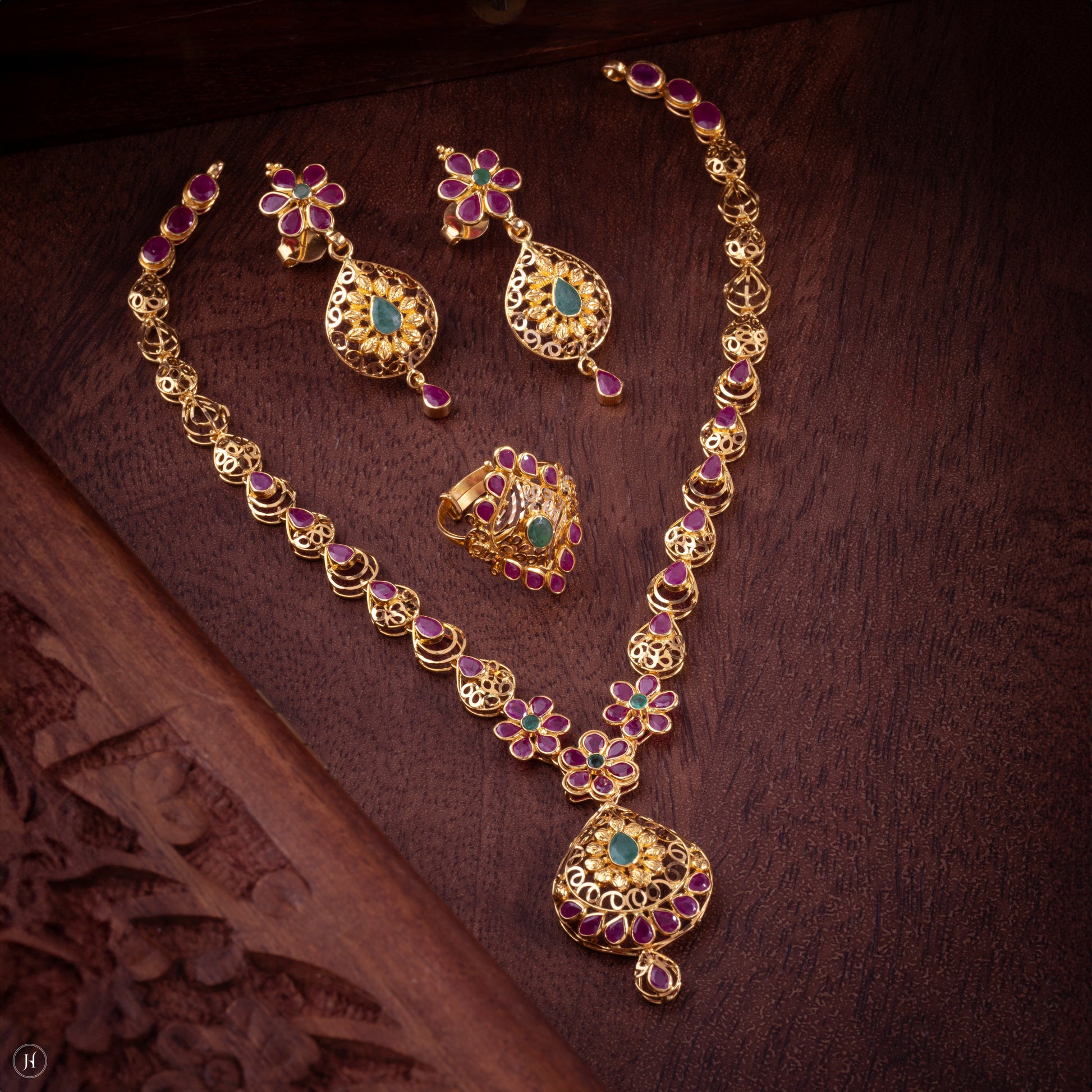 22K 916 Yellow Gold Hyderabadi Floral Pear-drop Gemstone Bridal Necklace Set in Dubai, UAE | Wedding jewellery