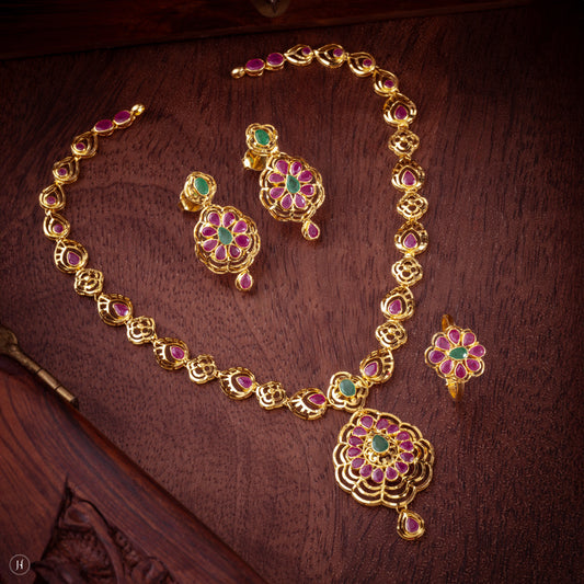 22K 916 Yellow Gold Hyderabadi Floral Pear-drop Gemstone Necklace Set for ladies in Dubai