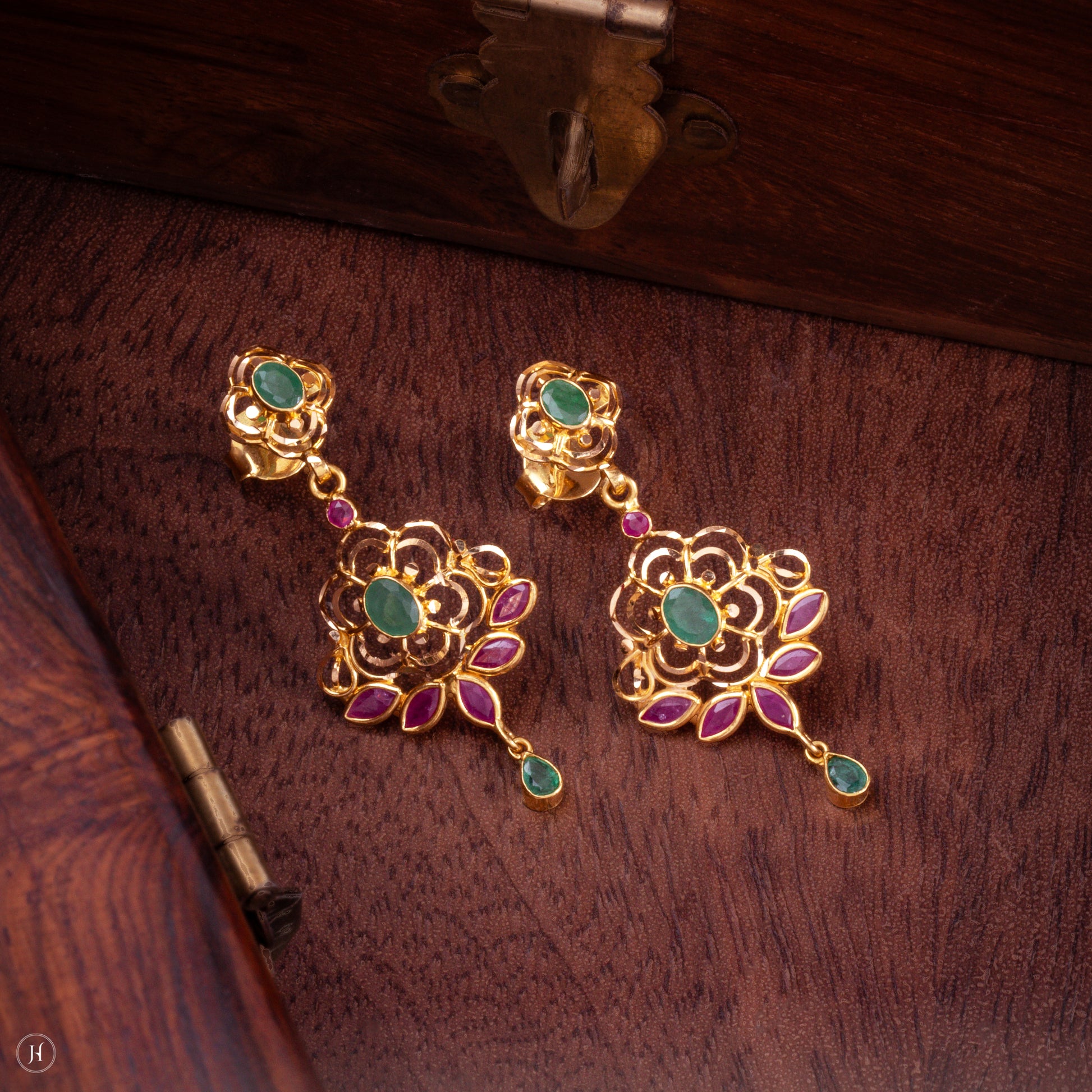 22K 916 Yellow Gold Hyderabadi Flower Gemstone Wedding Jewellery Earrings in Dubai