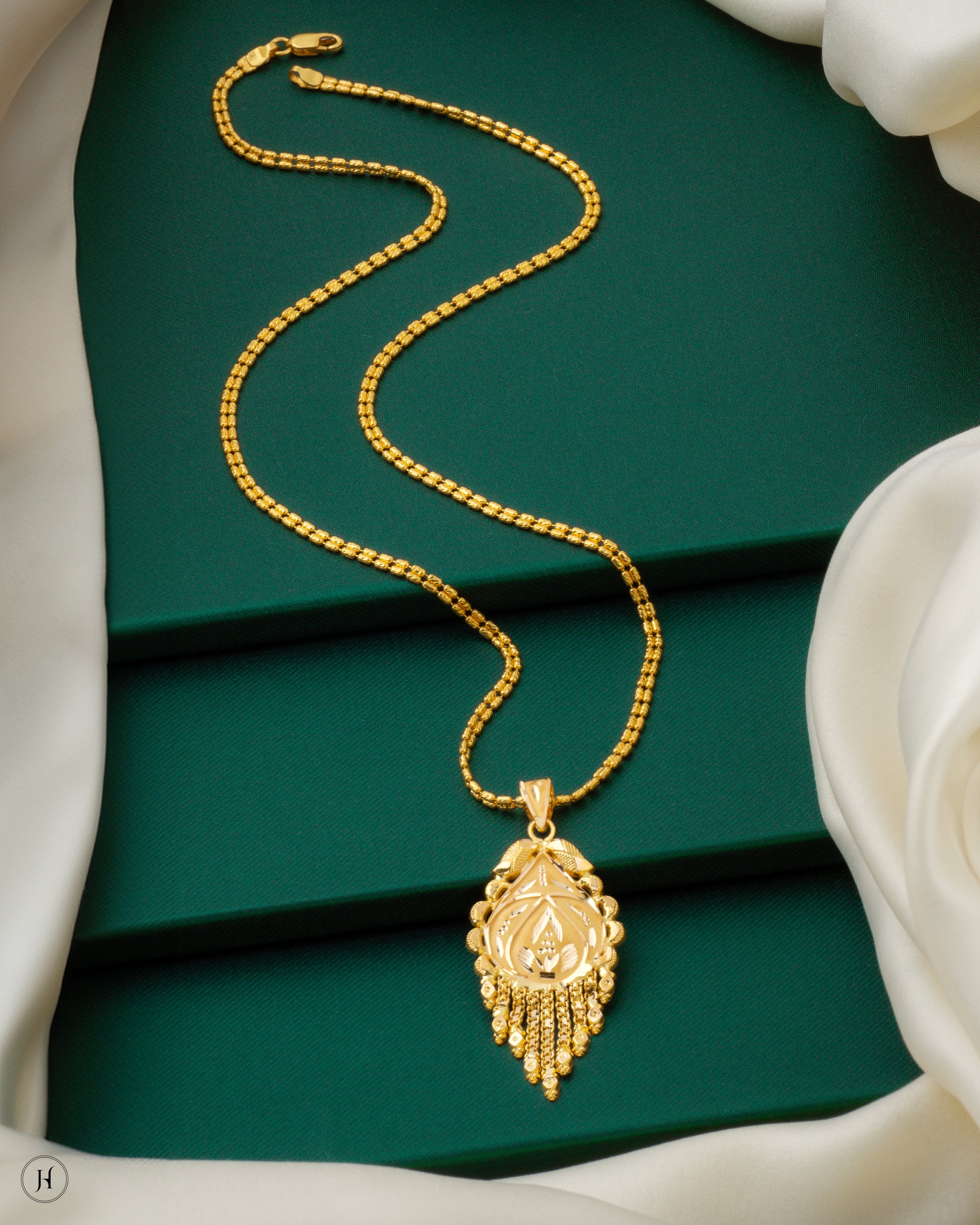 22K 916 Yellow Gold Pear-Shaped Dangling Pendant Set for women in UAE