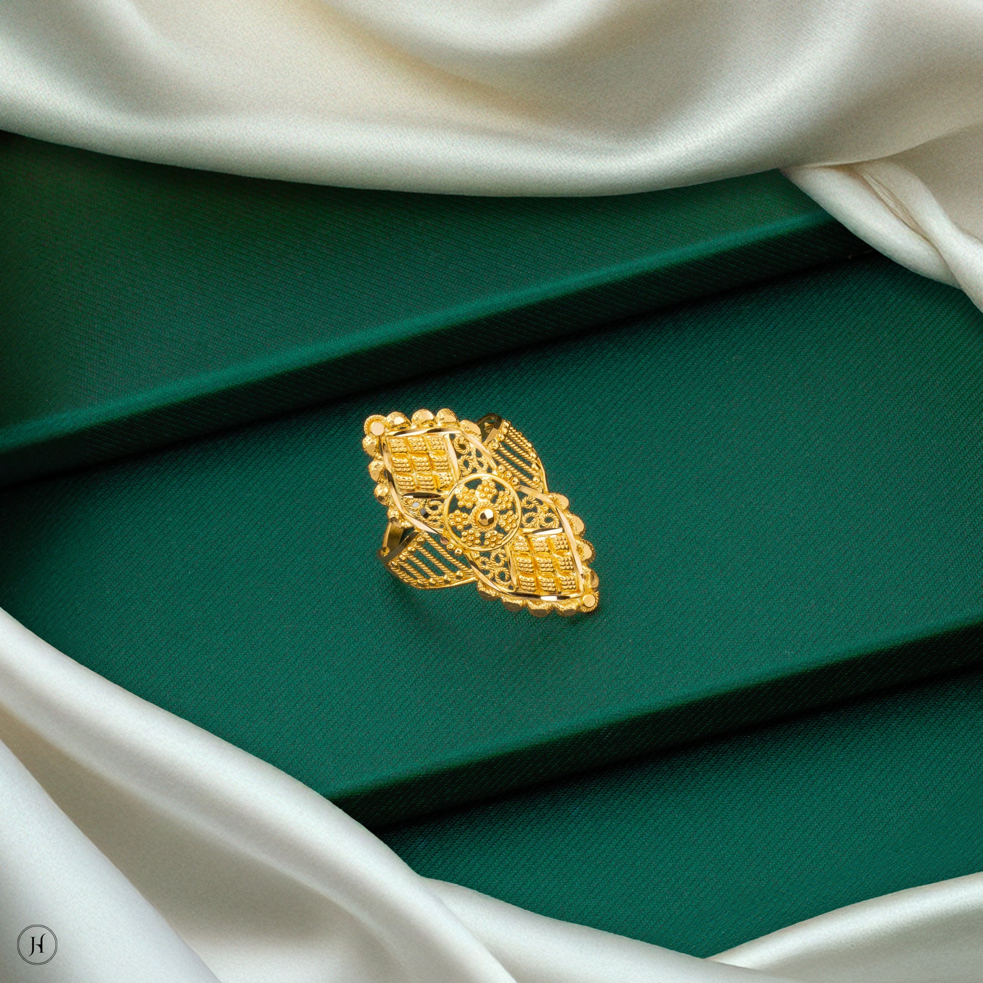 22K Yellow Gold Beautiful Floral-Oval Ring Collection For Women In UAE