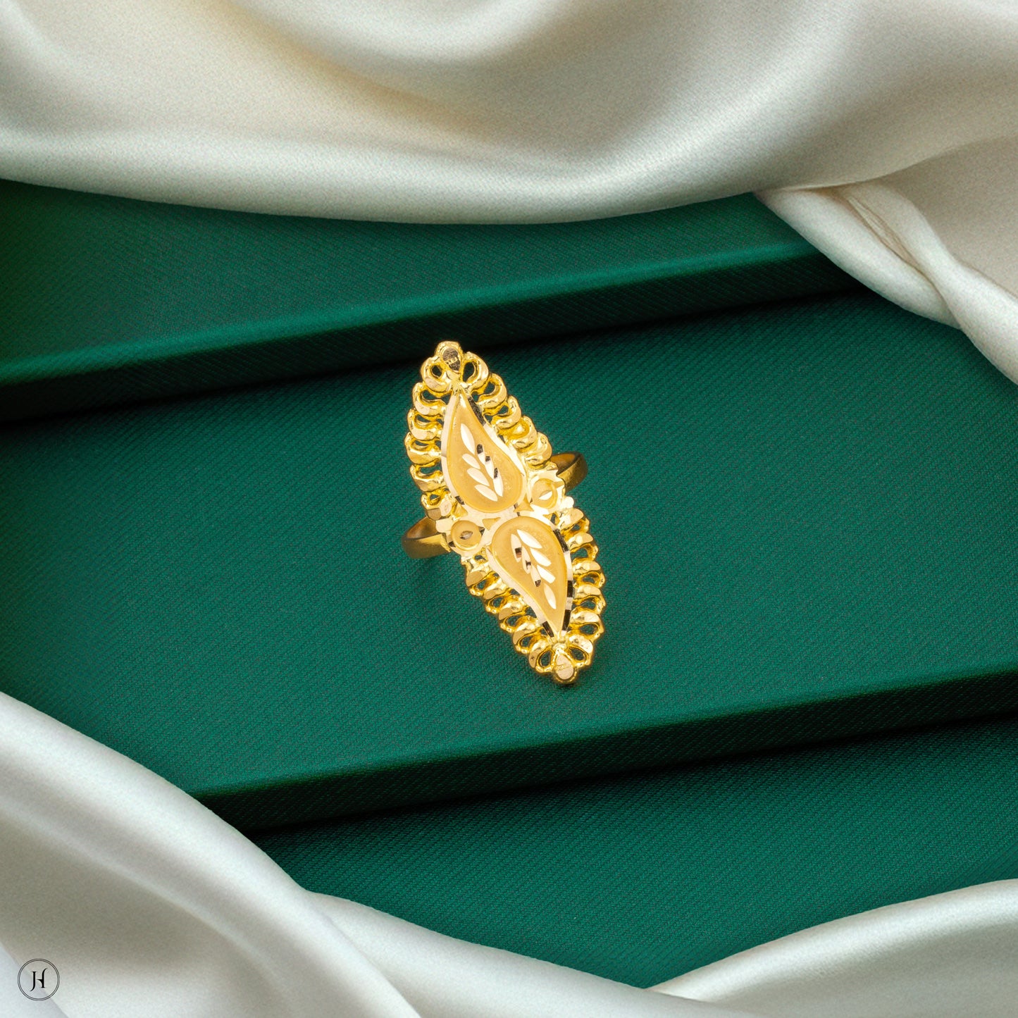 22K Yellow Gold Charming Leaf-Oval Ring