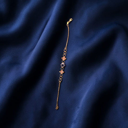 22Karat Yellow Gold Elegant Floral Clover Lightweight Bracelet for Ladies in UAE