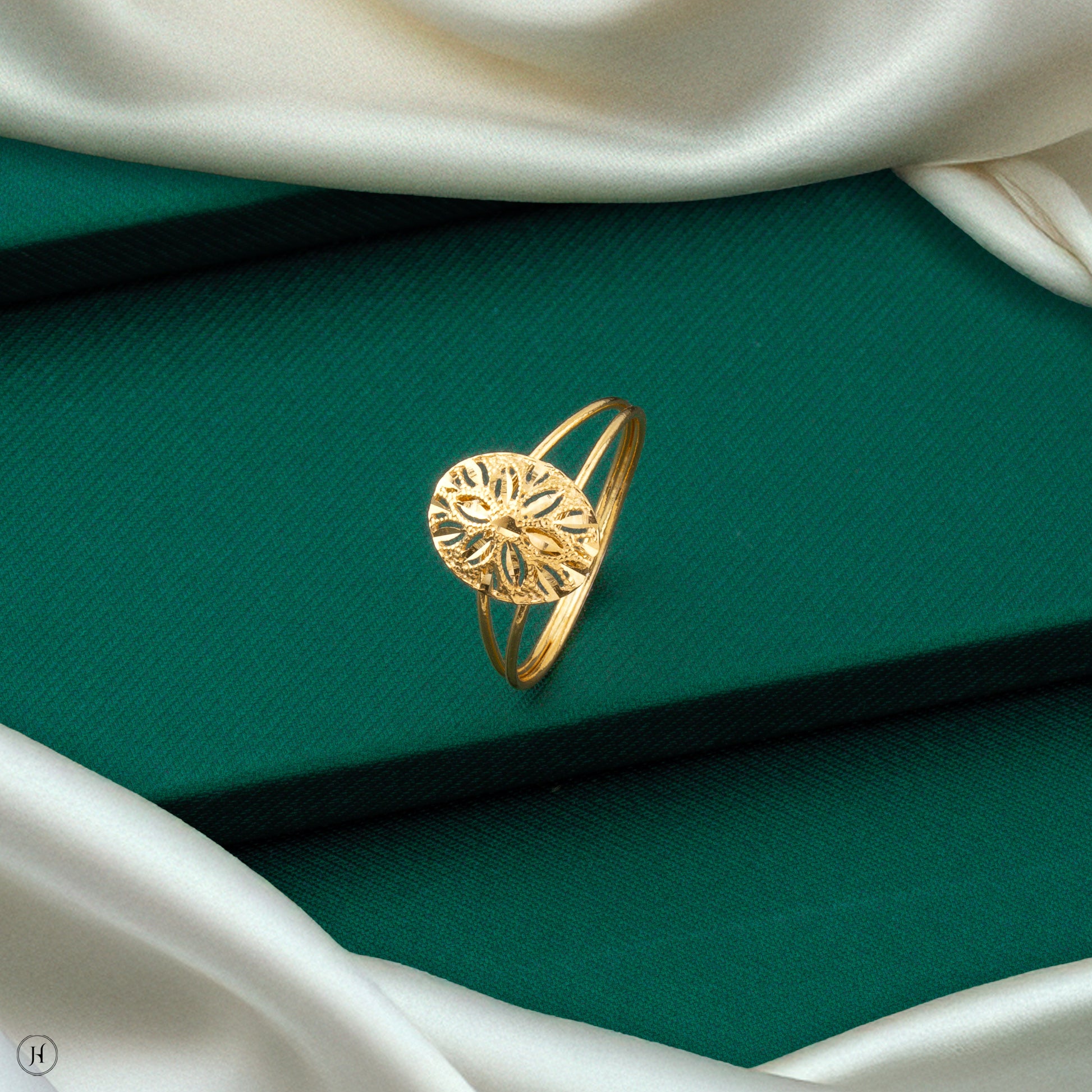 22K Yellow Gold Elegant Floral Ring