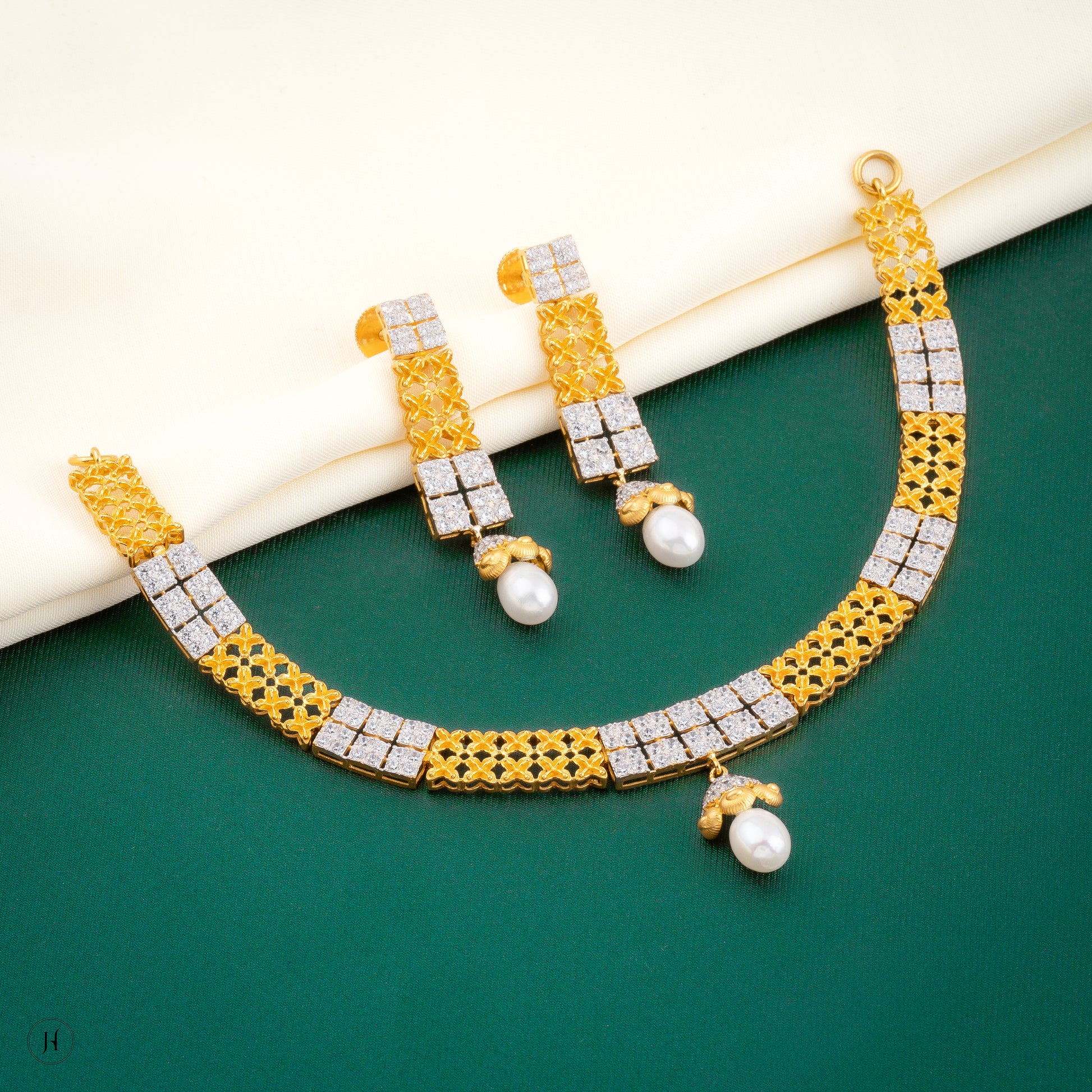 22K Yellow Gold Lattice Bahraini Choker necklace Set for women in dubai