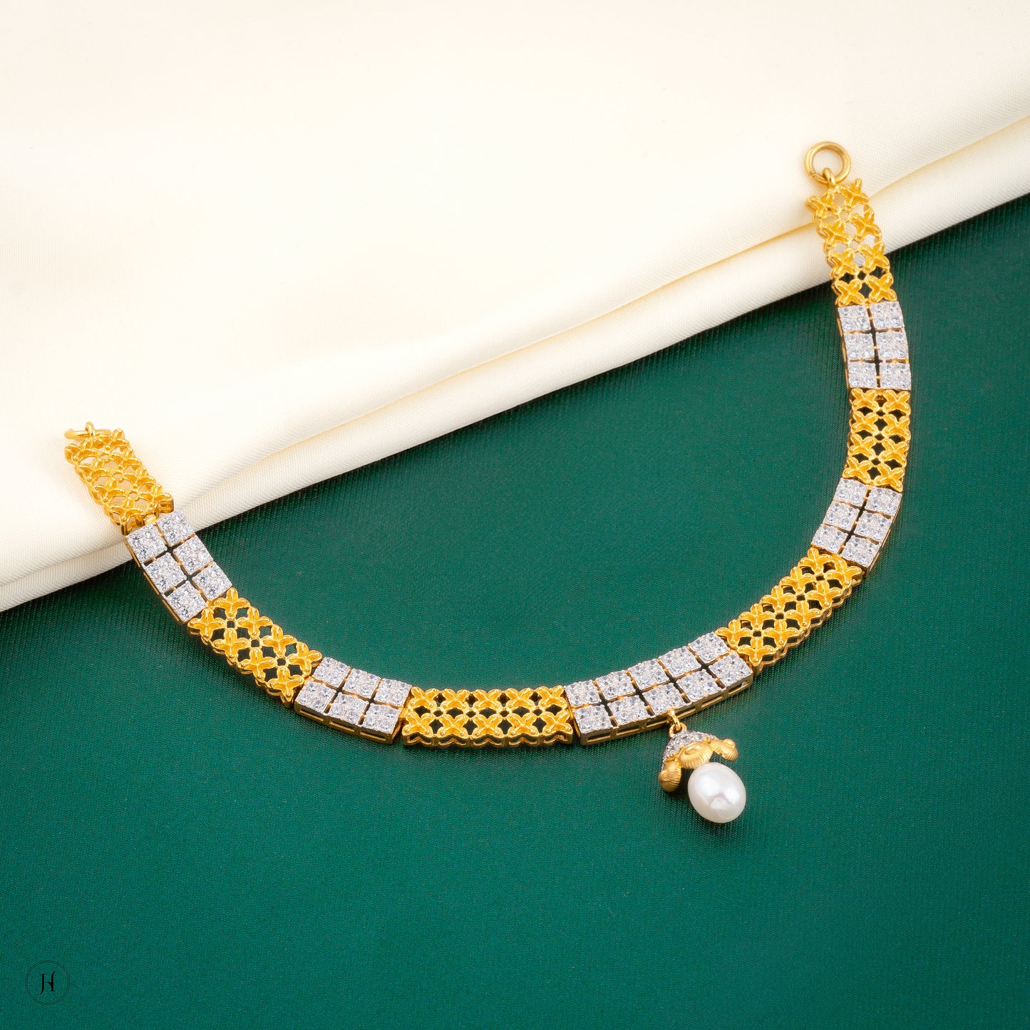 22K Yellow Gold Lattice Bahraini Choker necklace Set for women in dubai