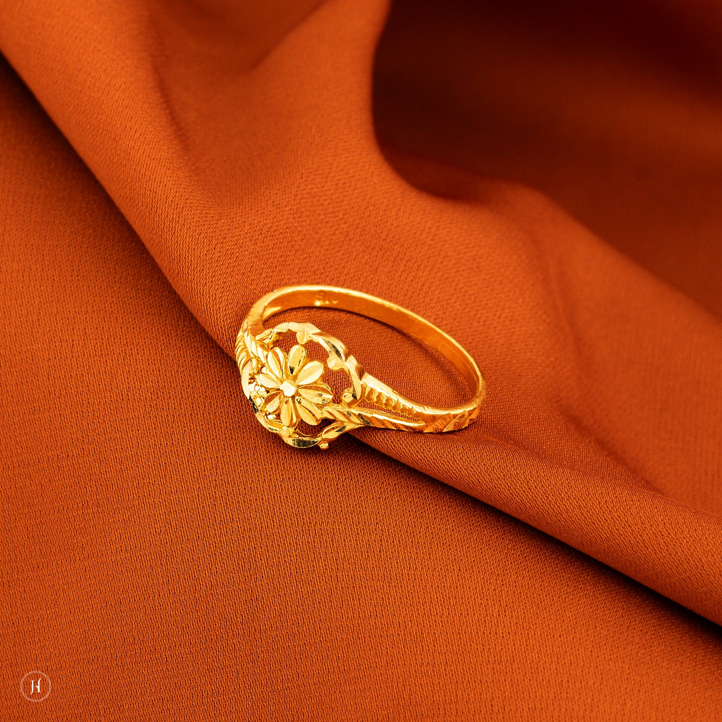 22K Yellow Gold Bahraini Small Flower Ring