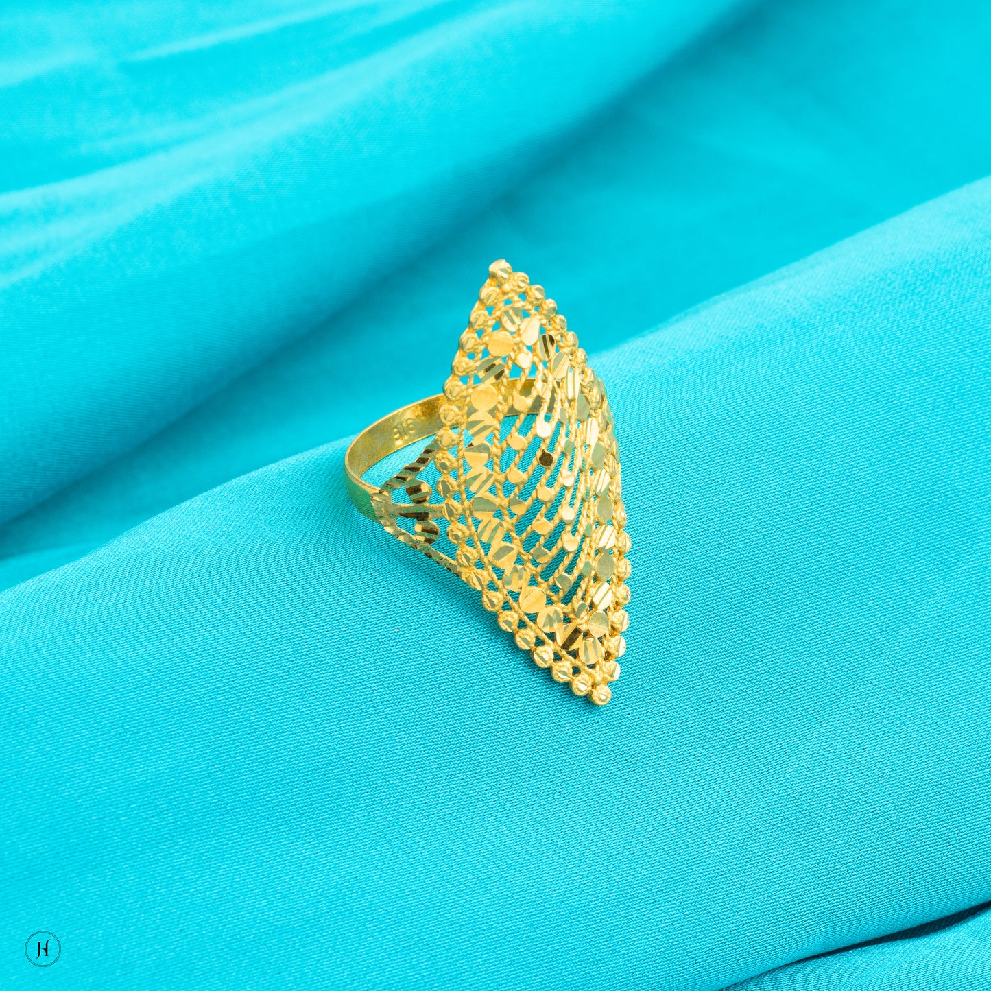 22K Yellow Gold Bahraini Marquise-Shaped Ring