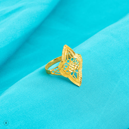 22K Yellow Gold Bahraini Petal-Shaped Ring