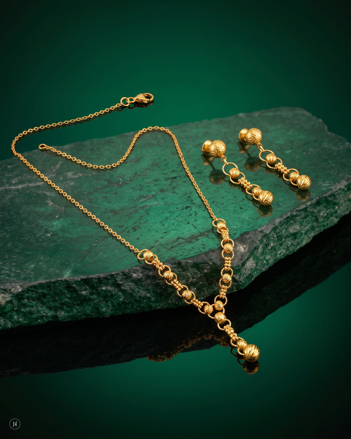 22K yellow gold diamond-cut bead Y-drop necklace set with matching bead drop earrings, light everyday gold jewellery, J.H. by Priyansh Jewellery, Dubai, UAE.