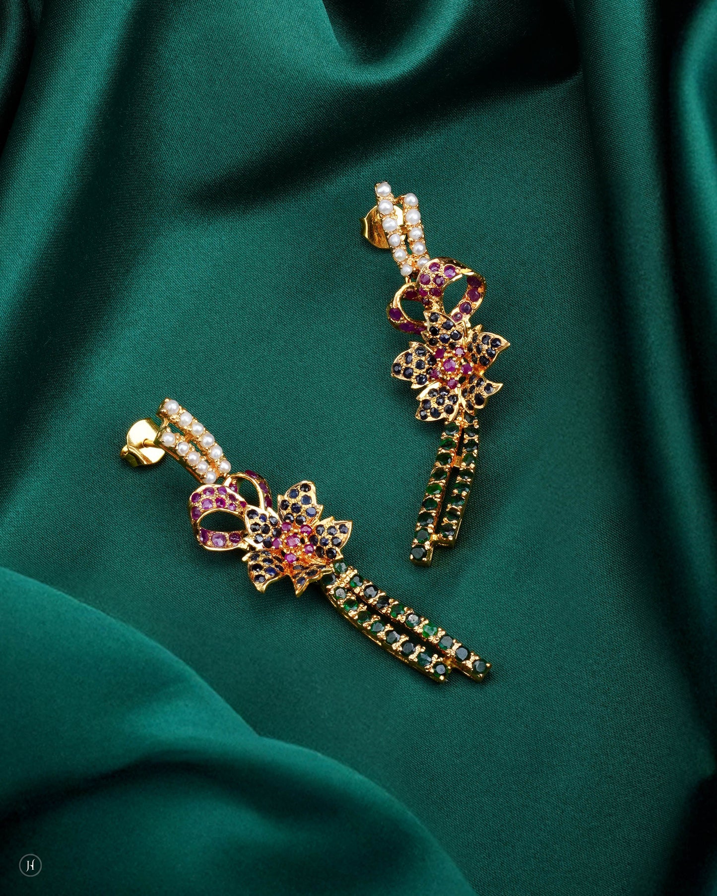 21-Karat Yellow Gold Pakistani Bow Motif Gemstone Necklace Set