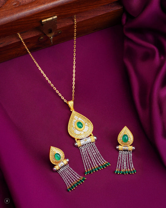 21K Yellow Gold Bahraini Emerald Teardrop Tassel Necklace Set