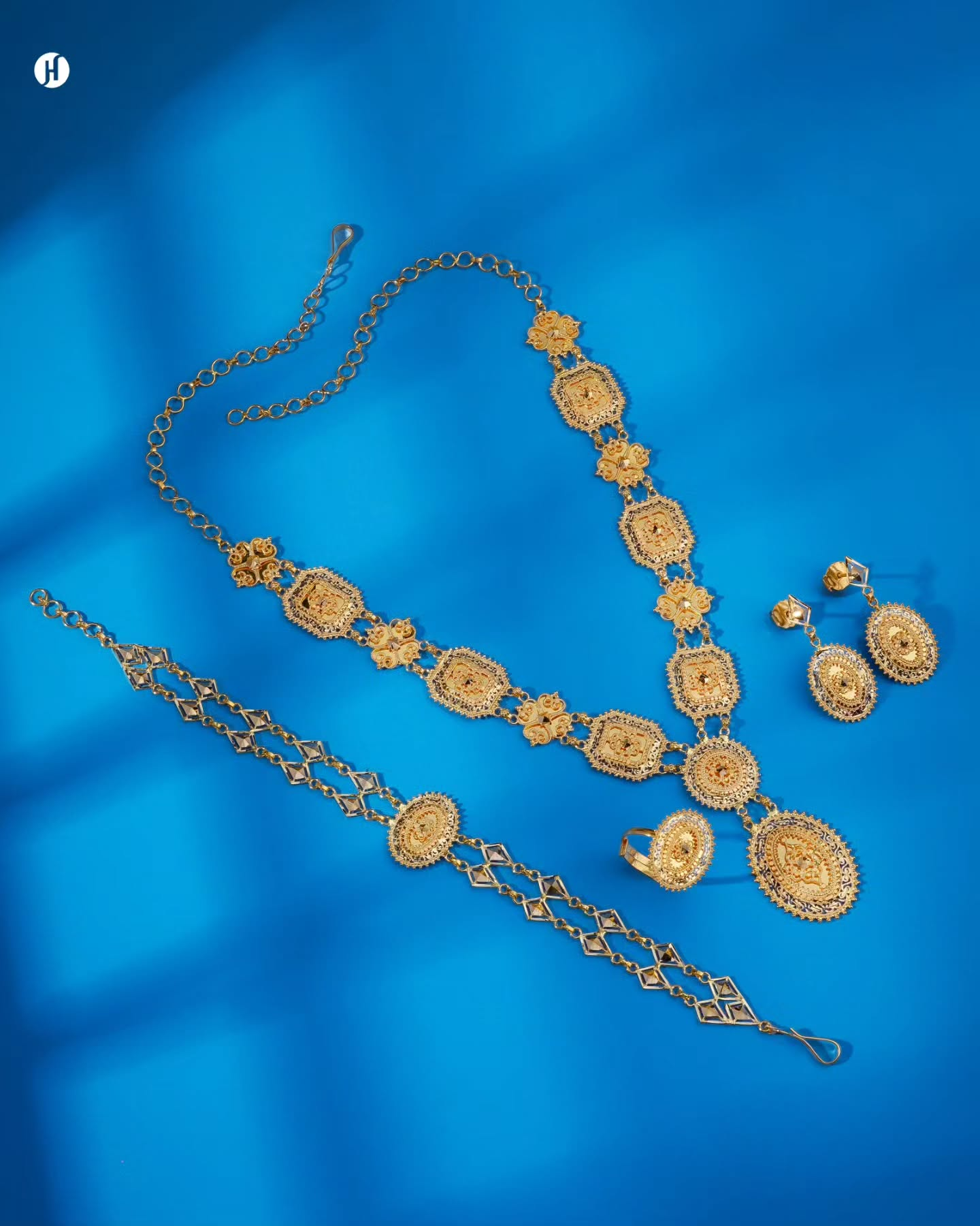 21K Yellow Gold Bahraini Medallion Long Necklace Bridal Set
