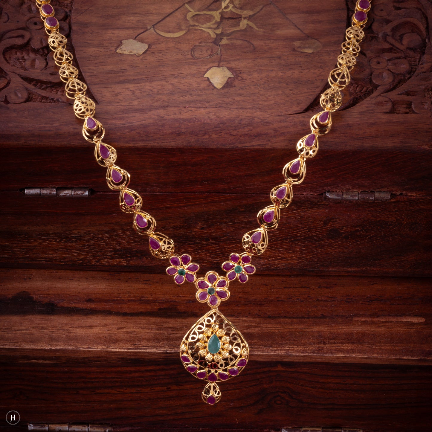 22K 916 Yellow Gold Hyderabadi Floral Pear-drop Gemstone Bridal Necklace Set in Dubai, UAE | Wedding jewellery