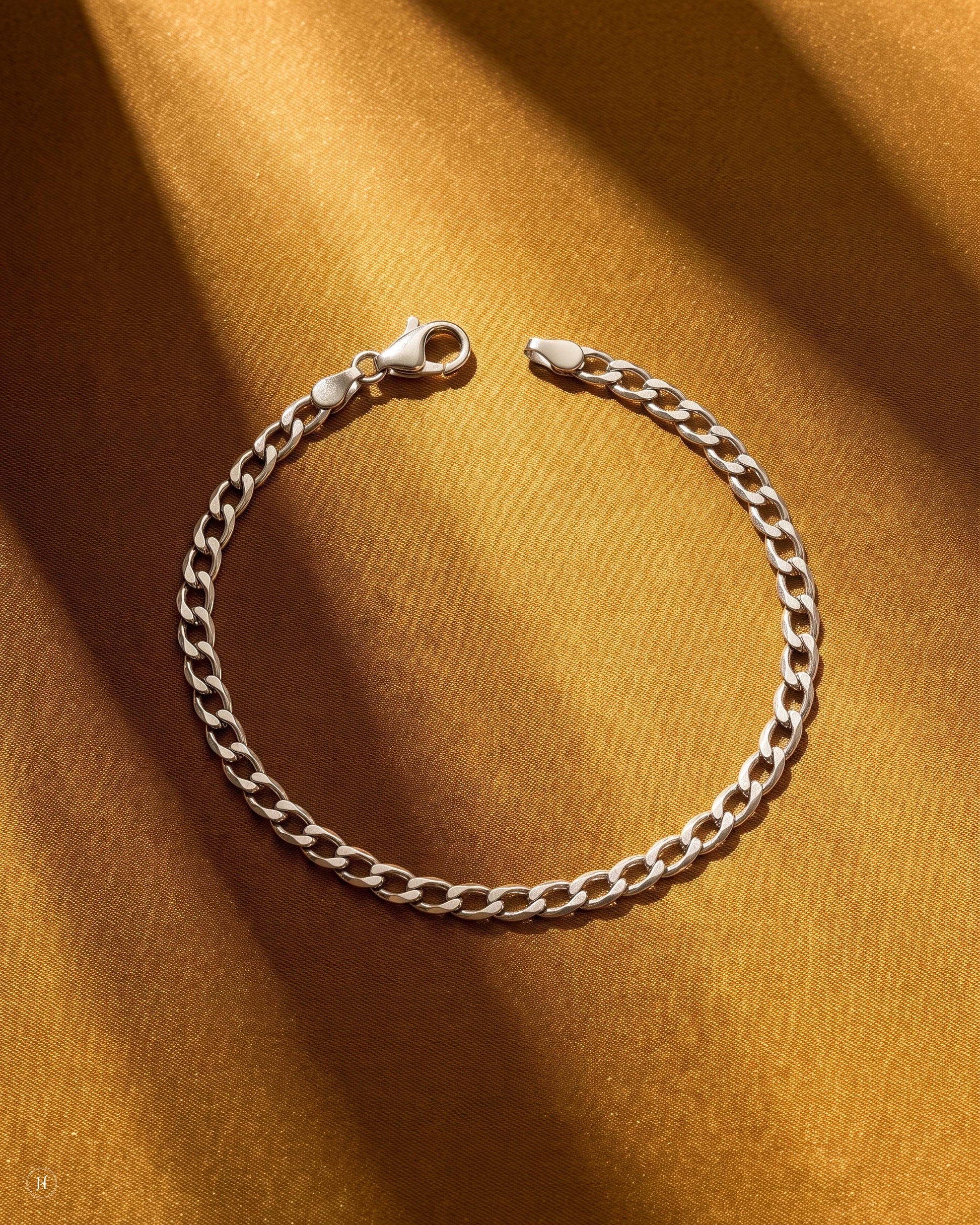 950 platinum unisex curb-link bracelet, PT950 fine jewellery for men and women, J.H. Jewellers, Shop No. 13/14, Block No. 8, New Central Market, Sharjah, UAE.