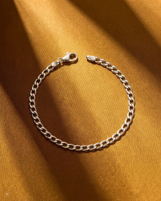950 platinum unisex curb-link bracelet, PT950 fine jewellery for men and women, J.H. Jewellers, Shop No. 13/14, Block No. 8, New Central Market, Sharjah, UAE.