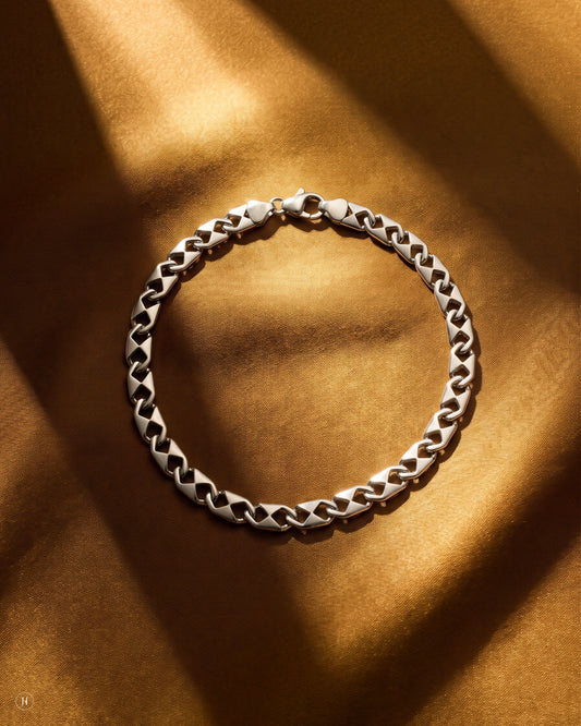 950 platinum unisex diamond-link bracelet, PT950 fine jewellery for men and women, J.H. Jewellers, Shop No. 13/14, Block No. 8, New Central Market, Sharjah, UAE.
