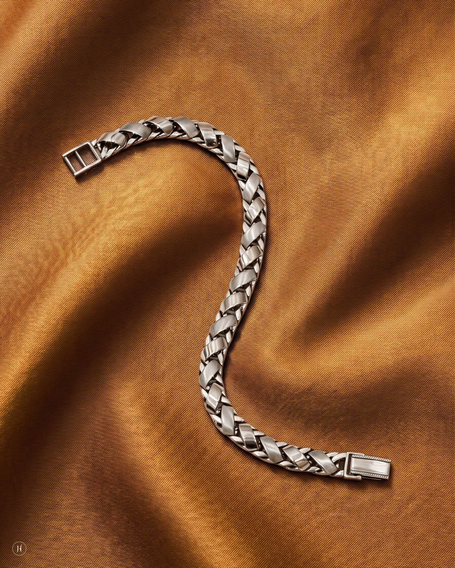950 Platinum Woven Braid Bracelet for men and women in Dubai, UAE | Premium Jewellery Gift 