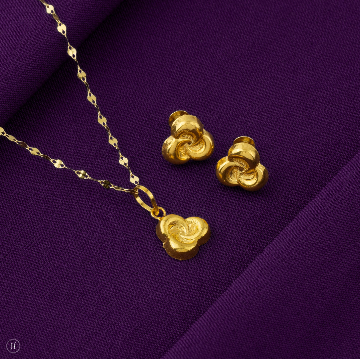 Affordable Baby Gift | 18K Yellow Gold Baby Spiral Pendant Set In UAE