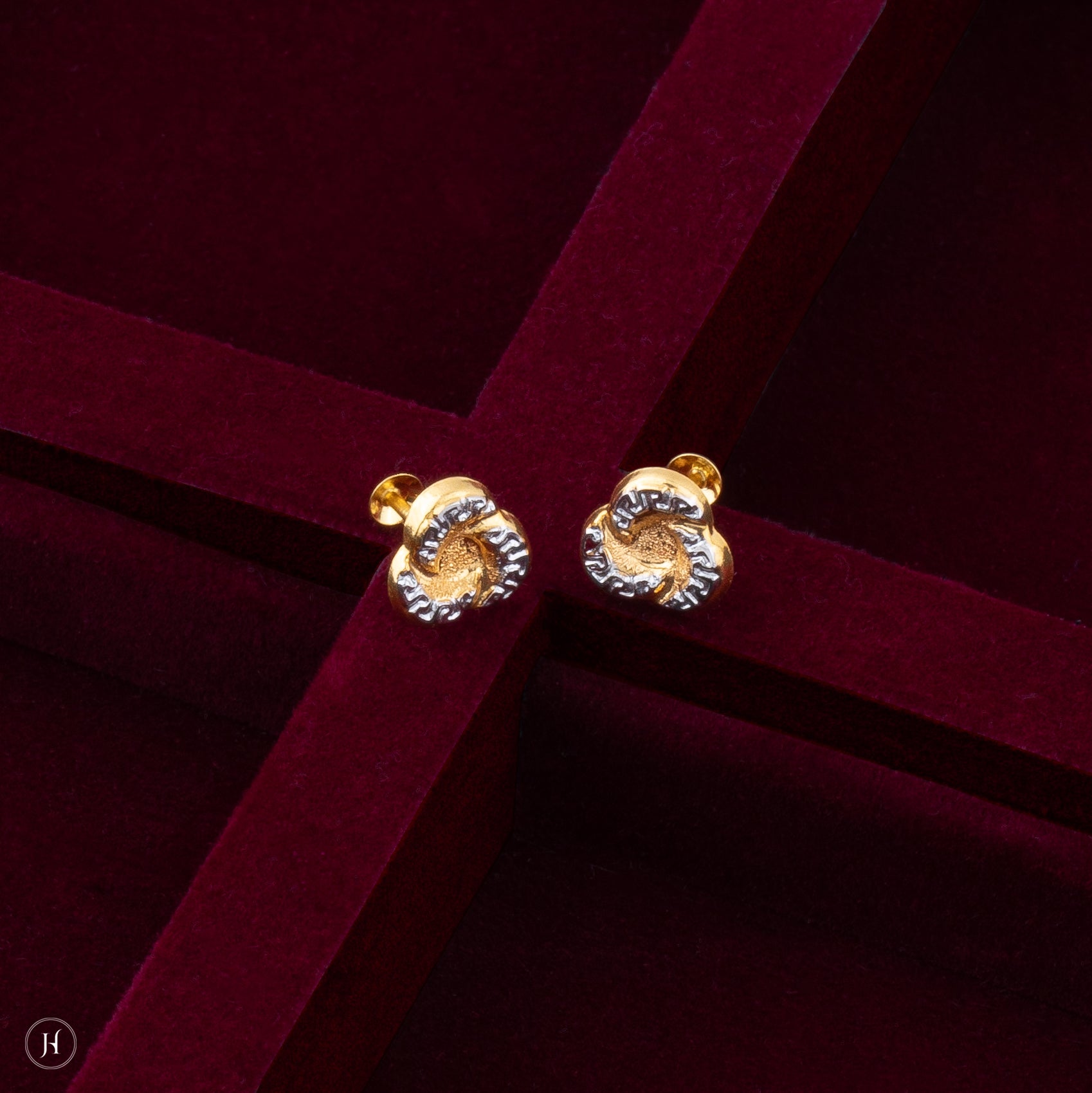 Cute Baby Gift | 18K Gold Baby Greek Key Design Pendant Set In UAE