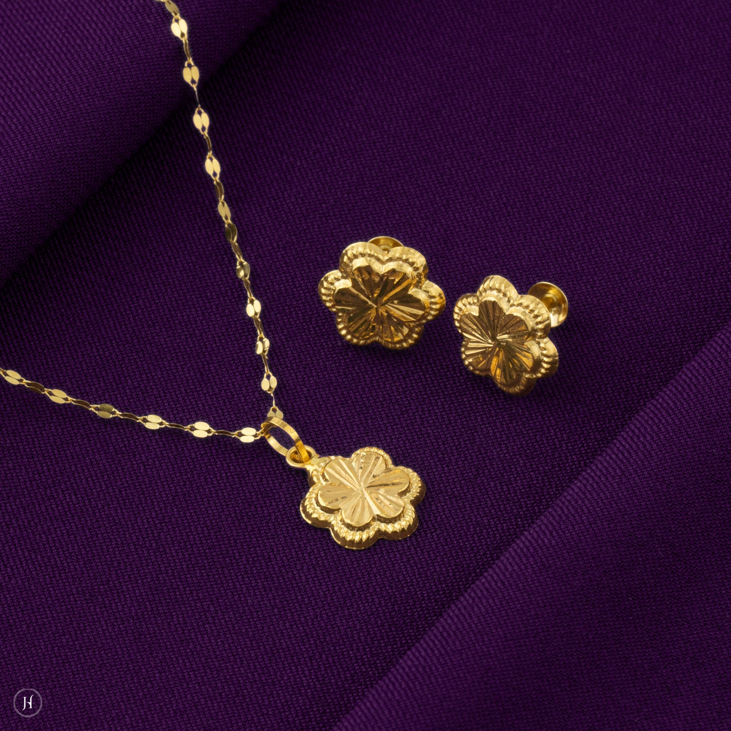 Cute Baby Gift | 18K Yellow Gold Baby Flower Pendant Set In UAE