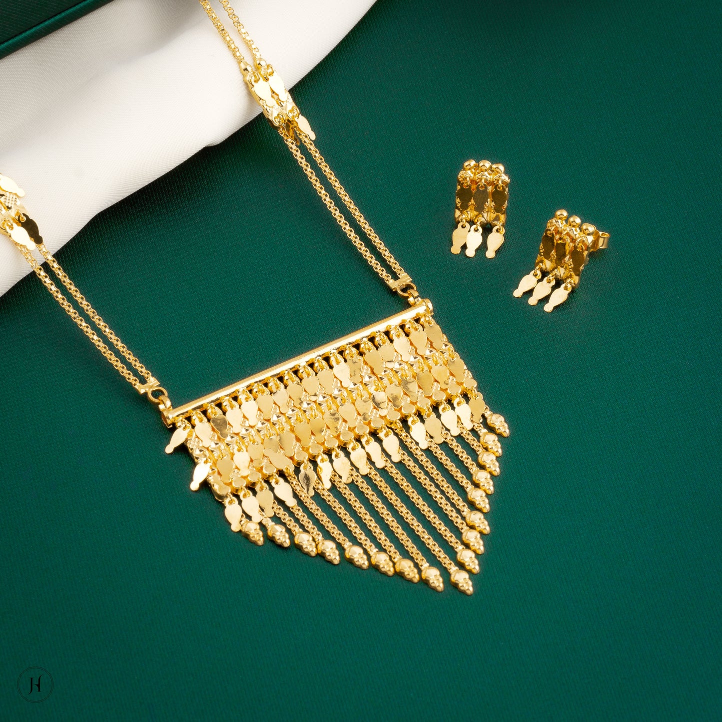 21K Yellow Gold Bahraini Waterfall Necklace Set