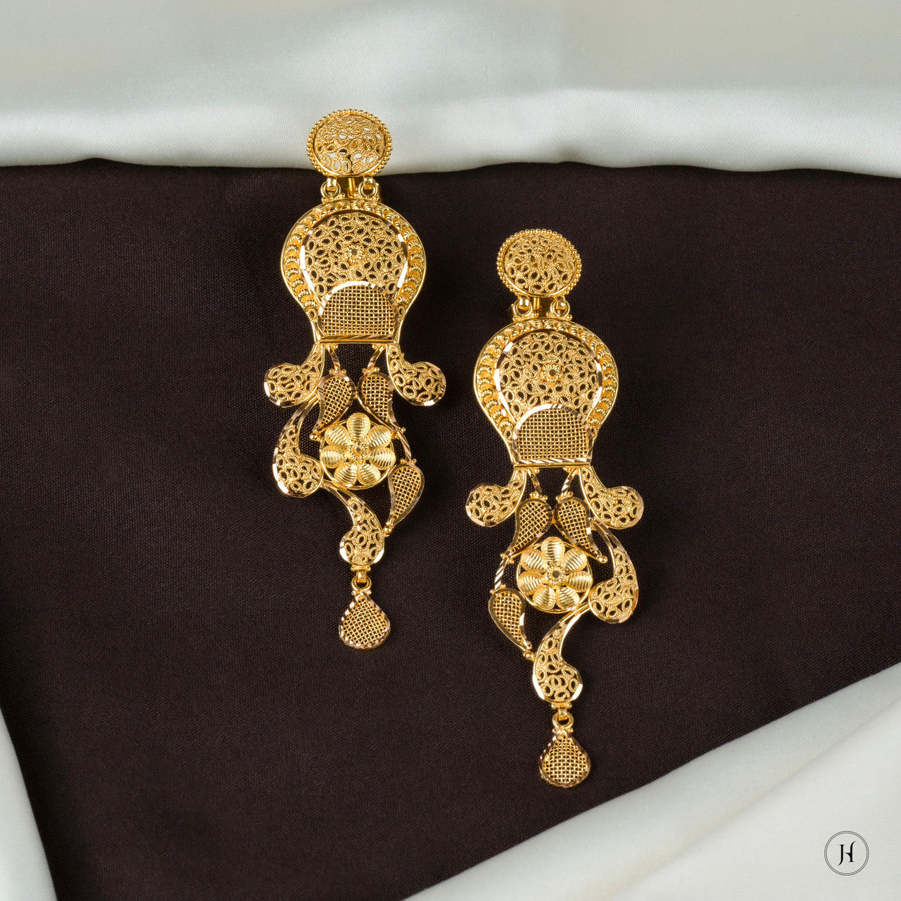 21K Yellow Gold Bahraini Aniq Chandelier Earrings