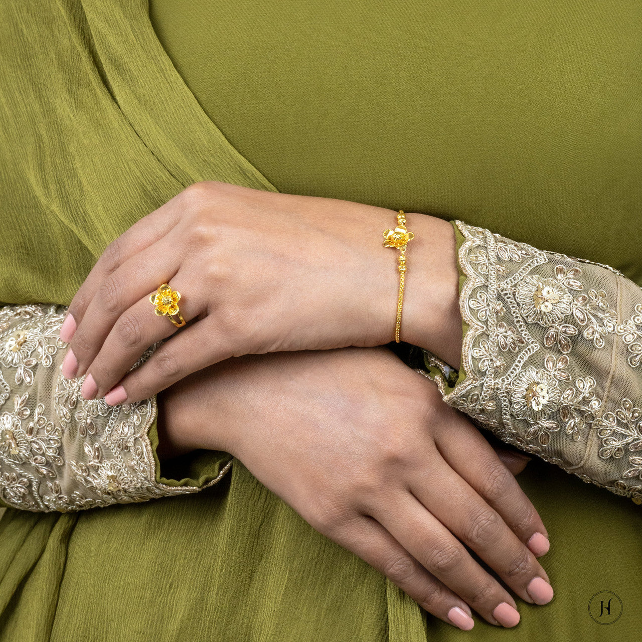 21K Yellow Gold Flower ring and bracelet