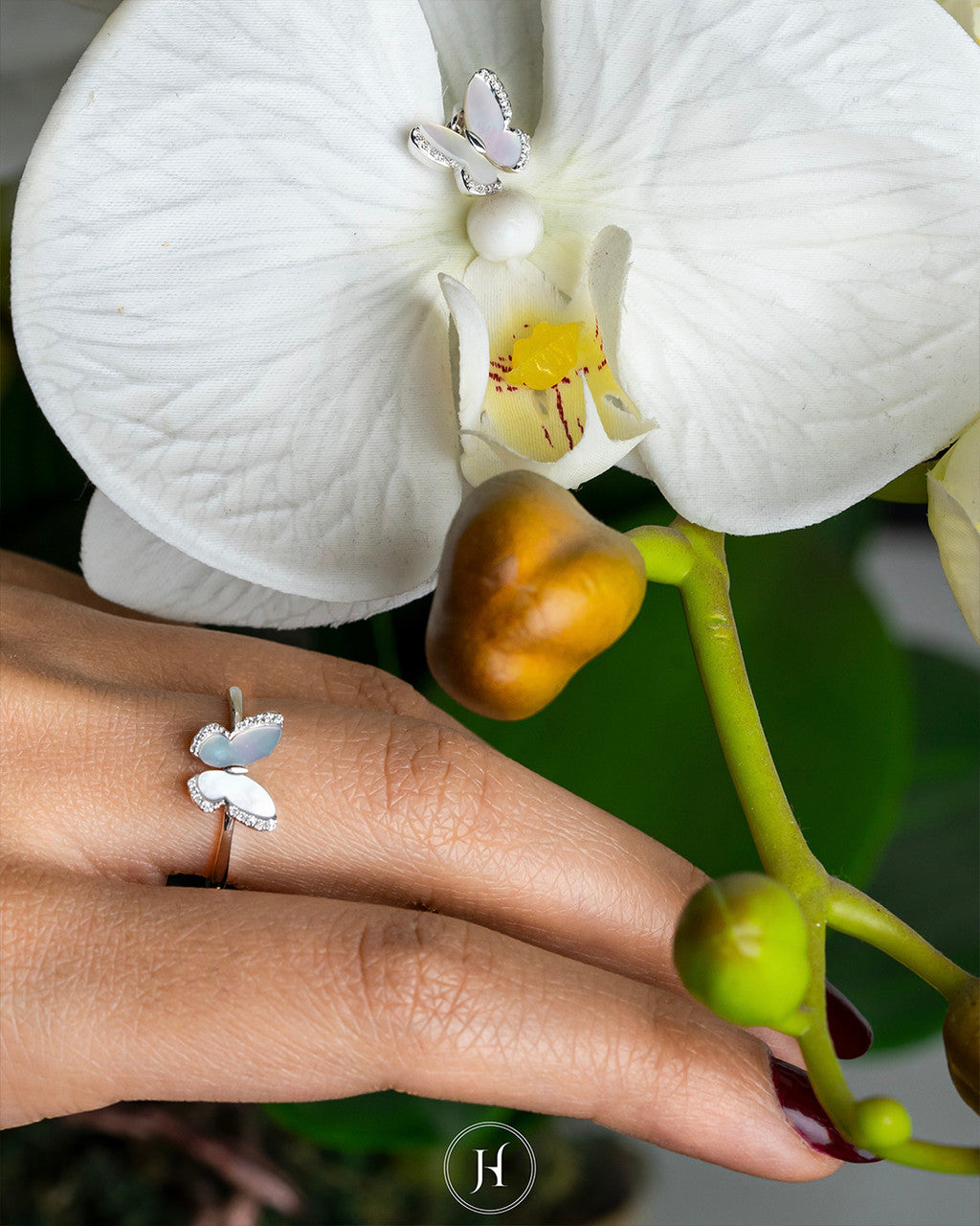 18K Yellow Gold White Butterfly Enamel Diamond Ring