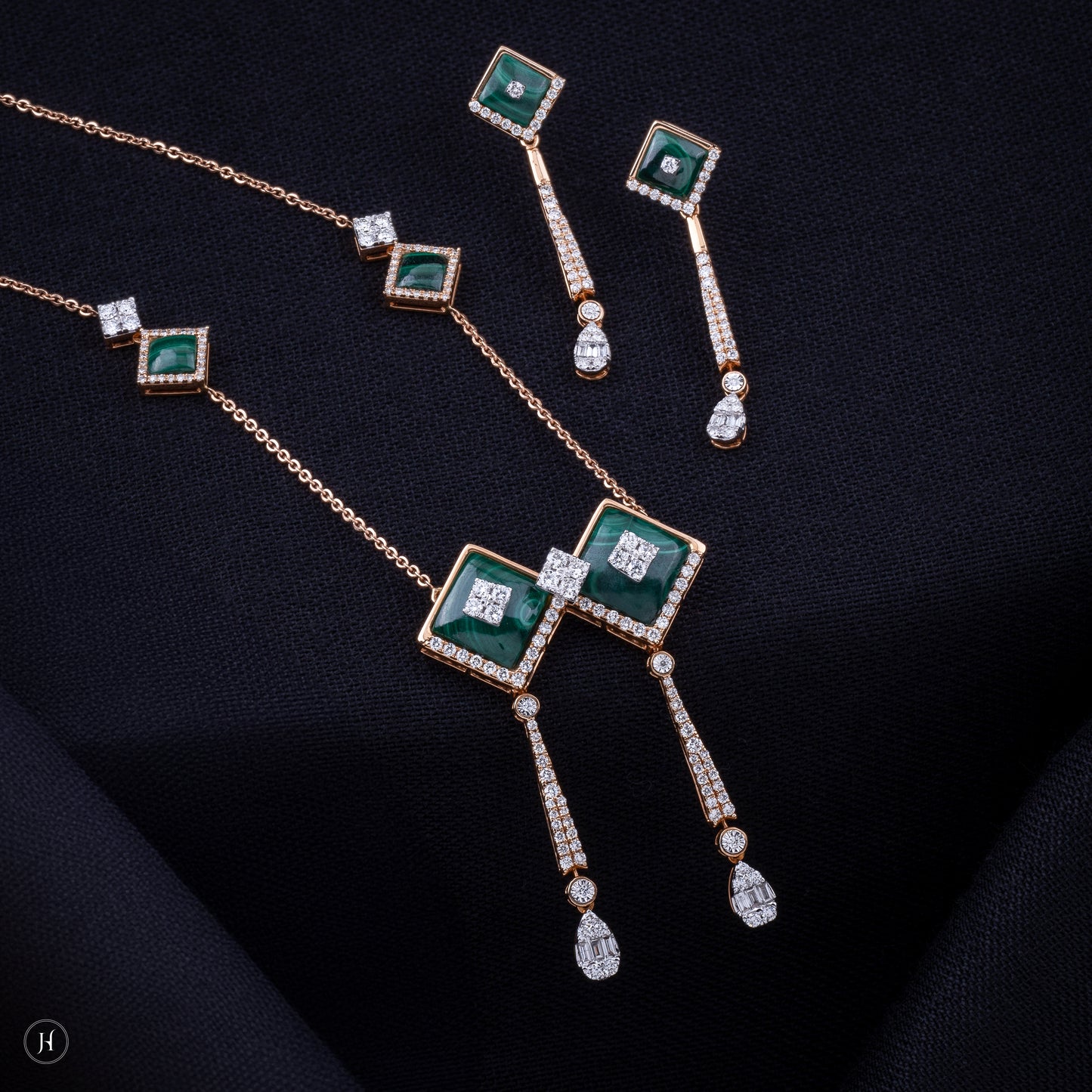 18K Italian Yellow Gold Art Deco Diamond Pendant Set for women in uae