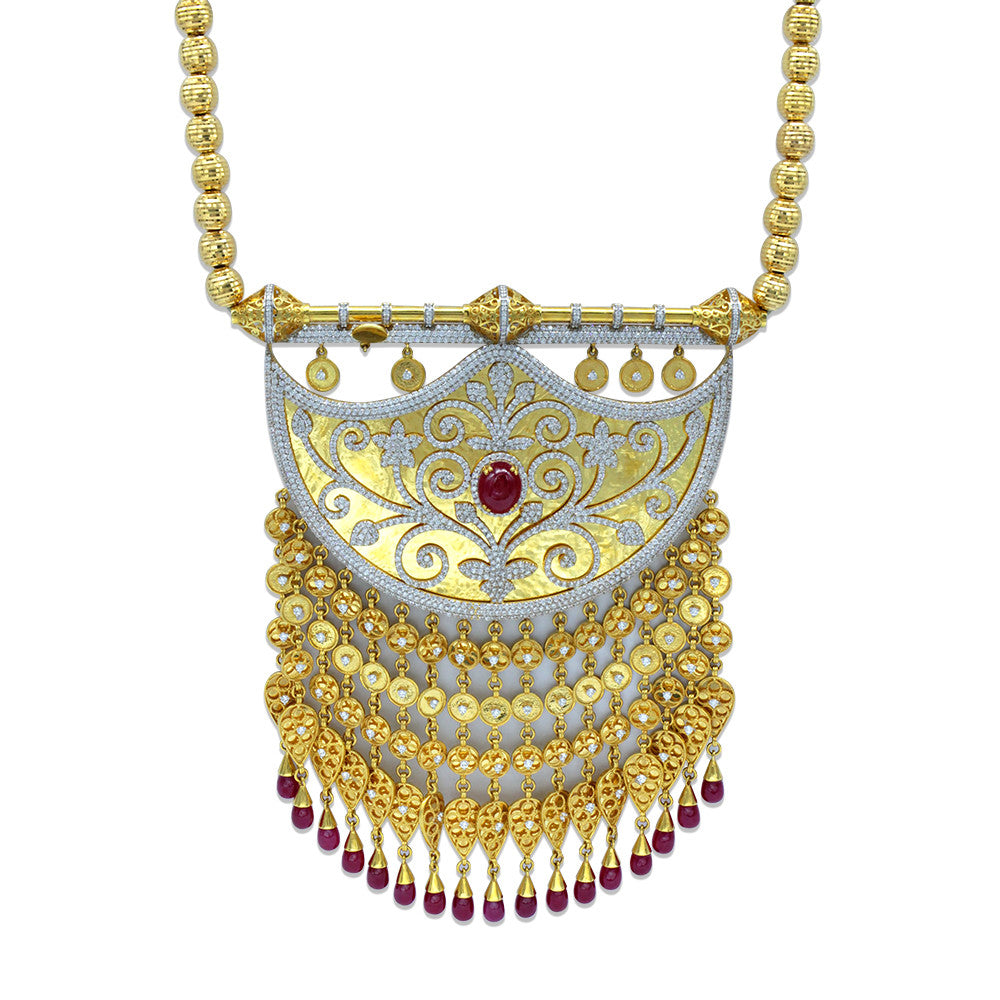 Close up of 21K Yellow Gold Bahrain Kabira Emirati Shnaf Opera Necklace