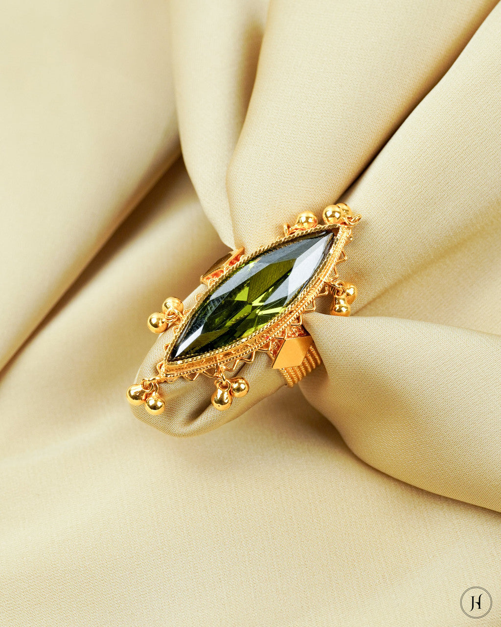 21K Yellow Gold Green Marquise Hangings Ring