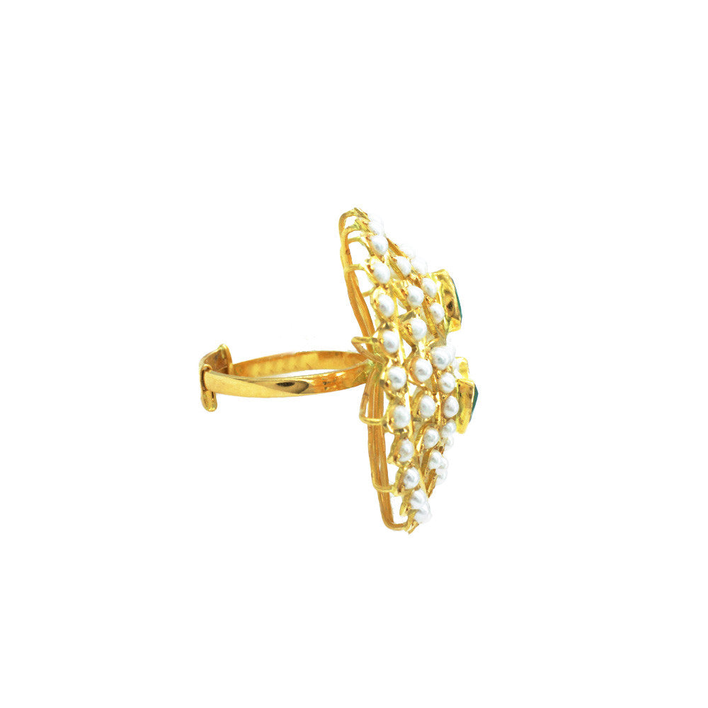 Side profile of 21K Yellow Gold Bahraini Pearl Beaded Flower And Leaves Ring