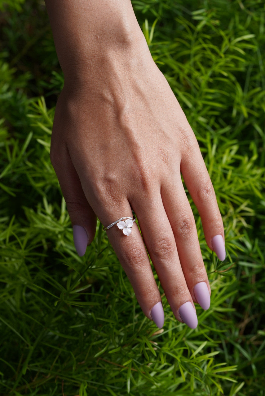 18K Yellow Gold Mother of Pearl Diamond Ring