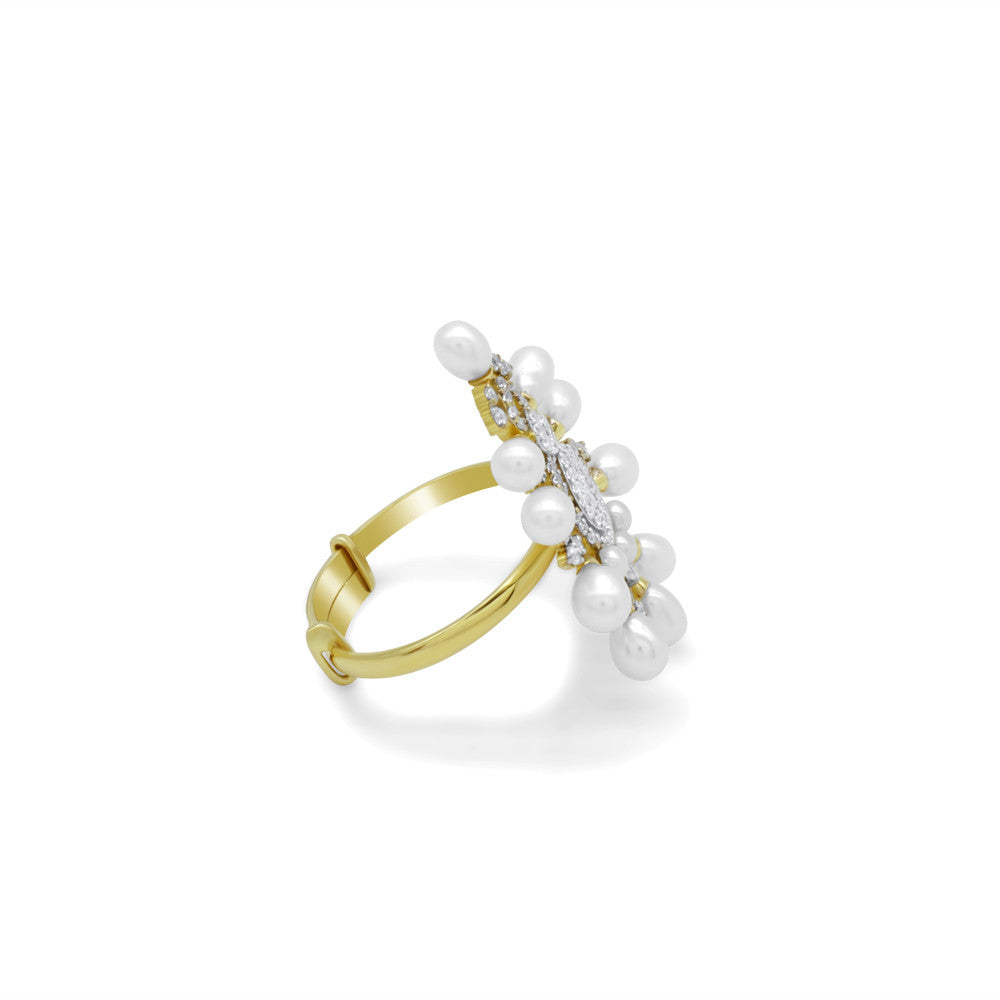 Side profile of 18K yellow gold Italian pearl vine adjustable ring