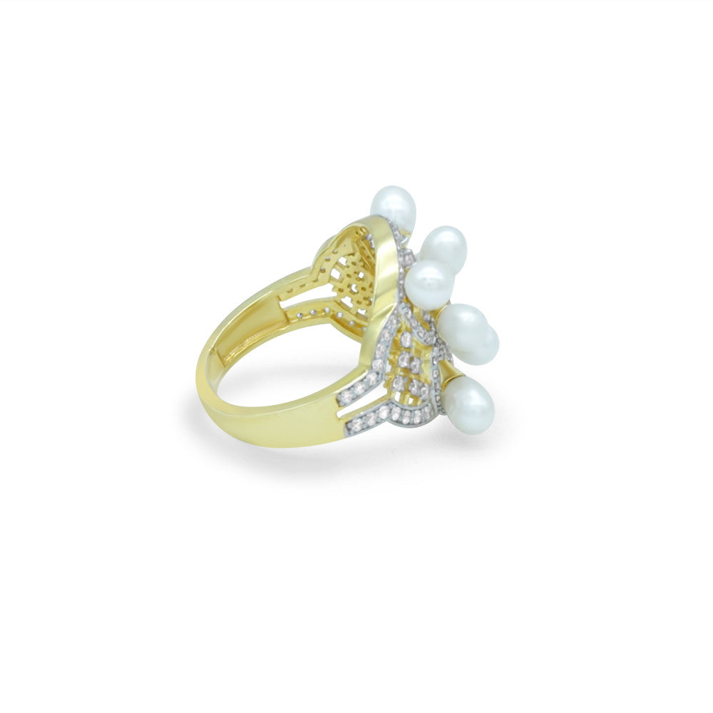 Side profile of 18K yellow gold Italian pearl flower ring