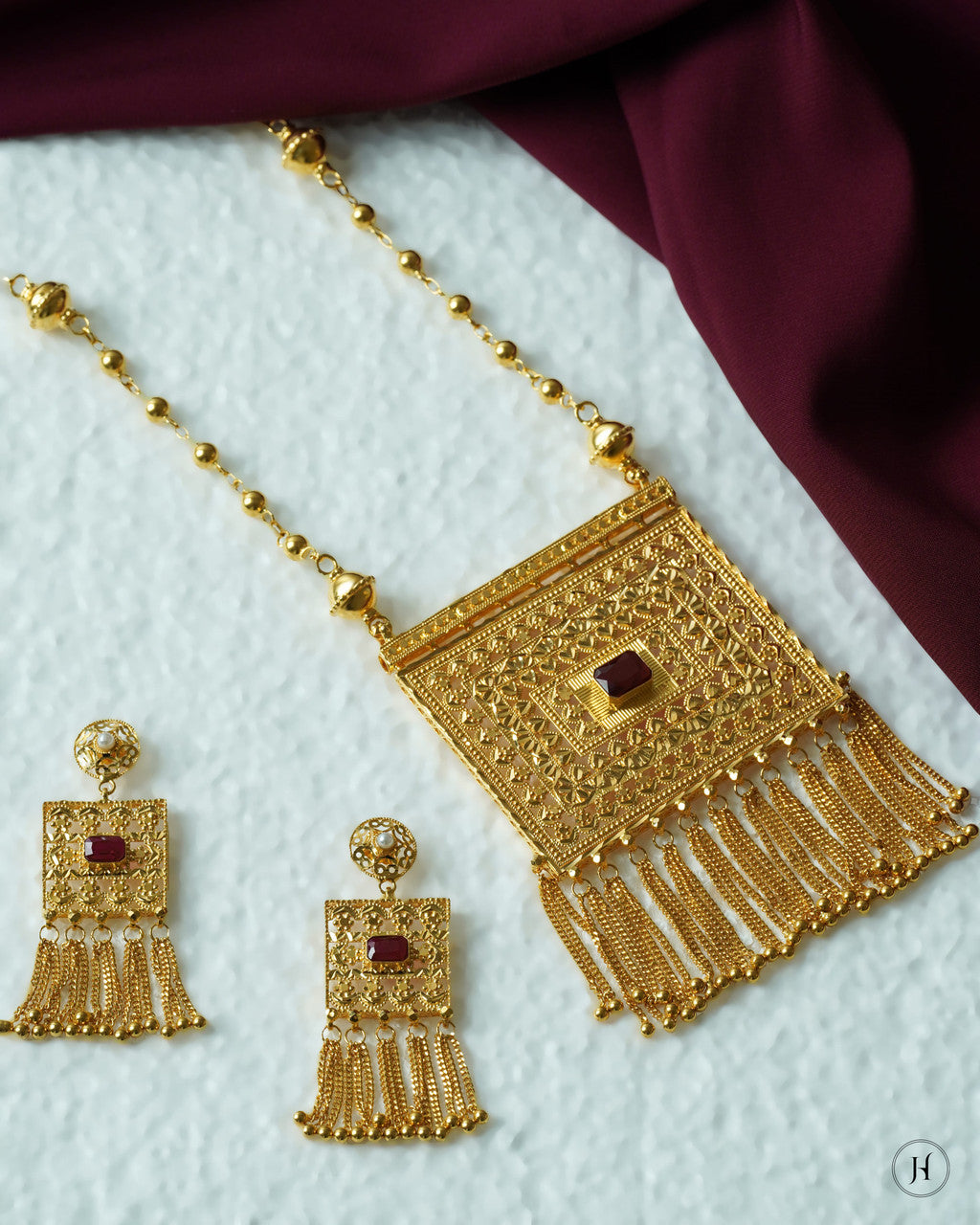 21K Yellow Gold Emirati Red Square Necklace Set